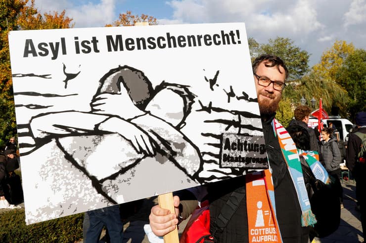 הפגנה נגד הימין הקיצוני בעיירה גובן גבול גרמניה ו פולין