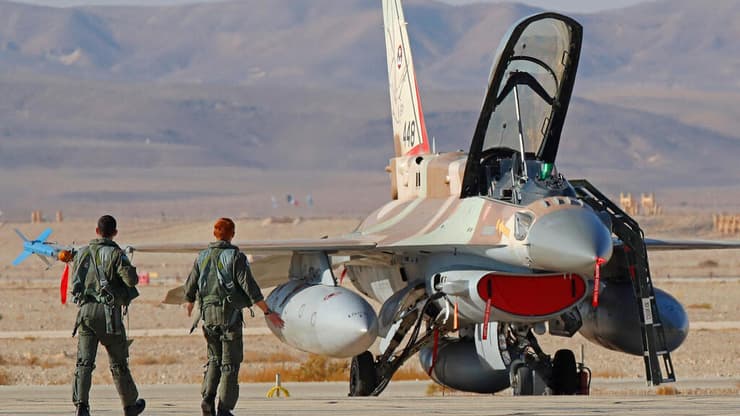 מטוסי מטוס קרב F-16 F16 של חיל האוויר הישראלי ב תרגיל הבינלאומי בלו פלאג Blue Flag ב בסיס עובדה