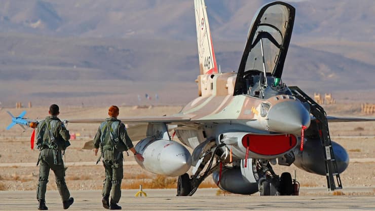 מטוסי מטוס קרב F-16 F16 של חיל האוויר הישראלי ב תרגיל הבינלאומי בלו פלאג Blue Flag ב בסיס עובדה