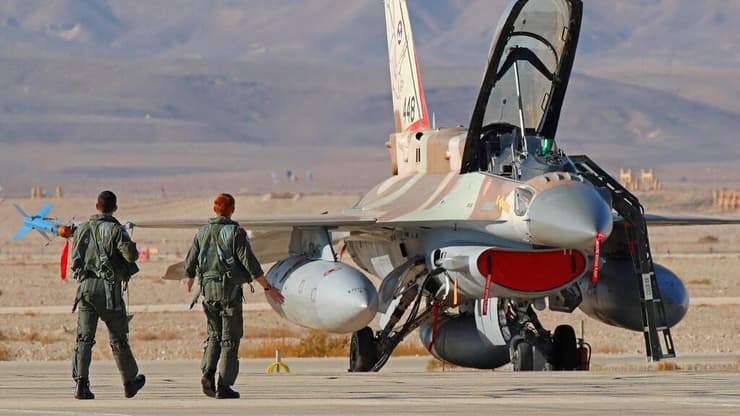 מטוסי מטוס קרב F-16 F16 של חיל האוויר הישראלי ב תרגיל הבינלאומי בלו פלאג Blue Flag ב בסיס עובדה