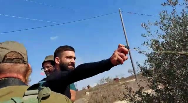 תיעוד: קללות וריסוס גז נגד פלסטינים ופעילי שמאל בשומרון