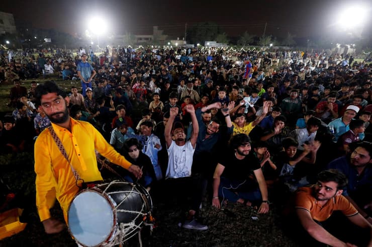 הודו פקיסטן משחק קריקט אוהדים הודים נעצרו כי עודדו את פקיסטן פקיסטנים מעודדים ב דובאי