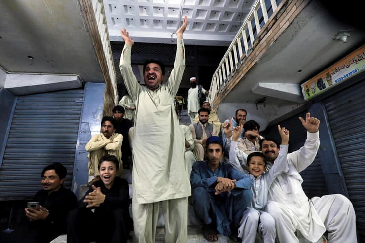 הודו פקיסטן משחק קריקט אוהדים הודים נעצרו כי עודדו את פקיסטן פקיסטנים מעודדים ב דובאי