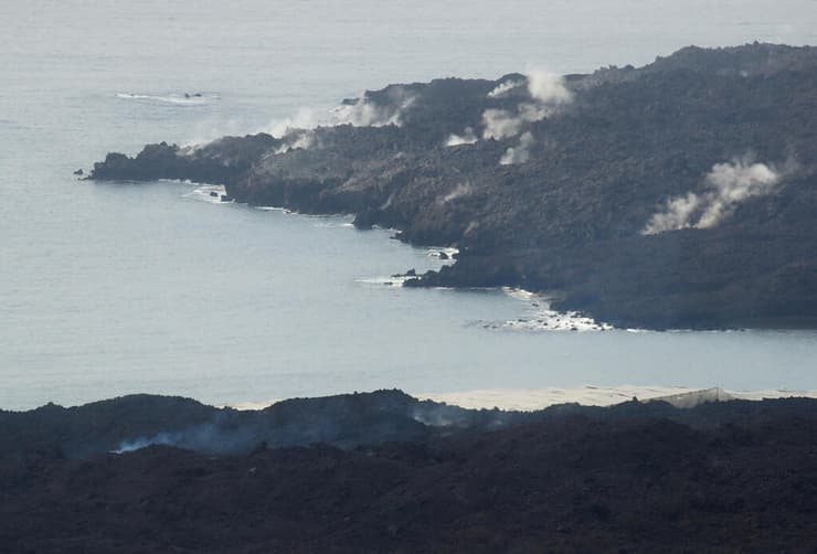 התפרצות הר געש קומברה וייחה ב אי של ספרד לה פאלמה 26 באוקטובר