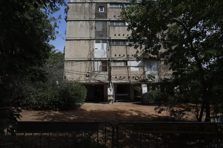 קריית אונו: בניין מגורים פונה מדייריו בעקבות חשש לקריסתו