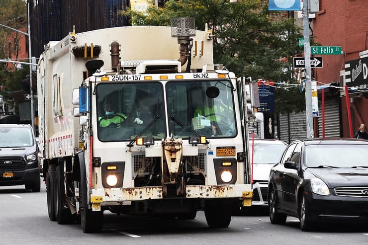 העיר ניו יורק משאית אשפה חובת חיסונים קורונה 