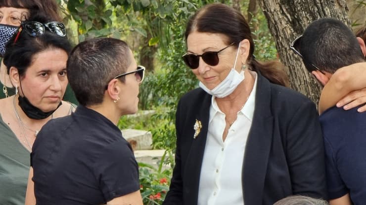 הנשיאה חיות בהלווית השופט בדימוס מצא (צילום: שמוליק דודפור) אסתר חיות בהלווייתו של אליהו מצא שופט העליון לשעבר