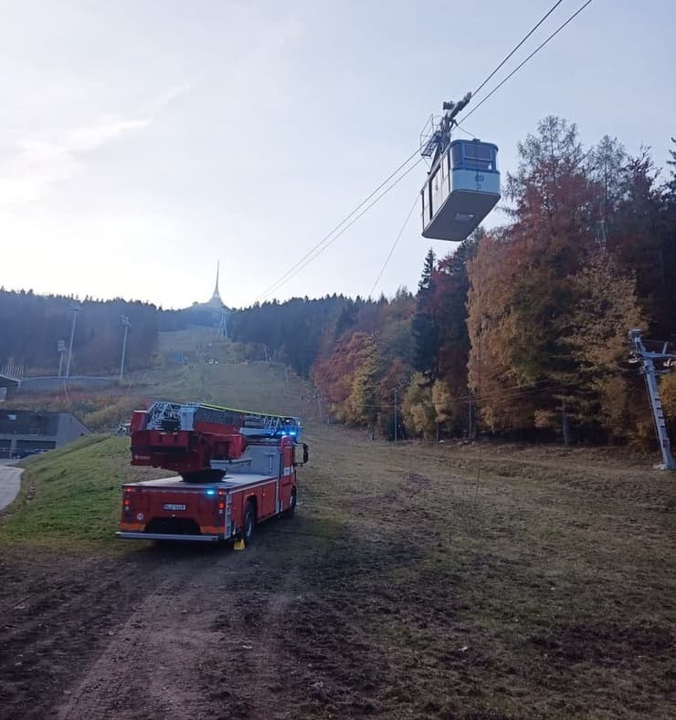 זירת התרסקות קרון רכבל בצ'כיה בהר ישטד