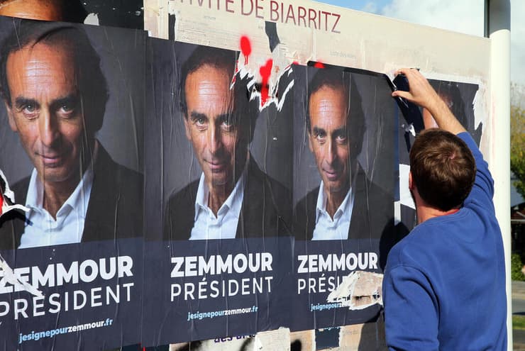 שלטי תמיכה ב אריק זמור ב ביאריץ צרפת