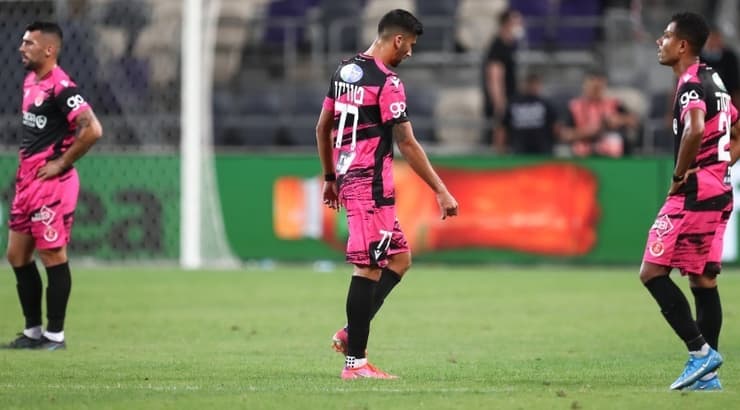 שחקני הפועל ת"א מאוכזבים בסיום