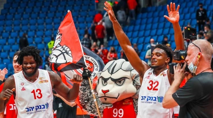 שחקני הפועל ירושלים חוגגים (אורן בן חקון) שחקני הפועל ירושלים חוגגים