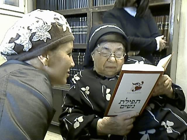 עליזה לביא עם הרבנית קנייבסקי ז"ל