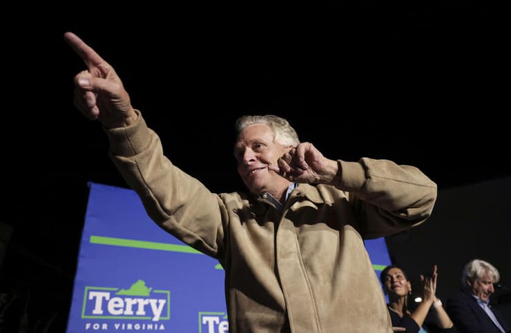 בחירות ל מושל וירג'יניה חצי חצי המושל הדמוקרטי לשעבר טרי מקוליף שרץ שוב לתפקיד