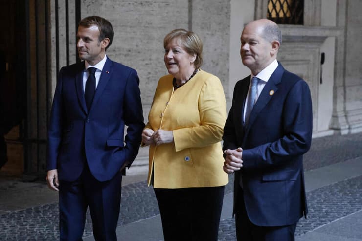קנצלרית גרמניה אנגלה מרקל ועידת G20 עם ה קנצלר הבא אולף שולץ ו נשיא צרפת עמנואל מקרון