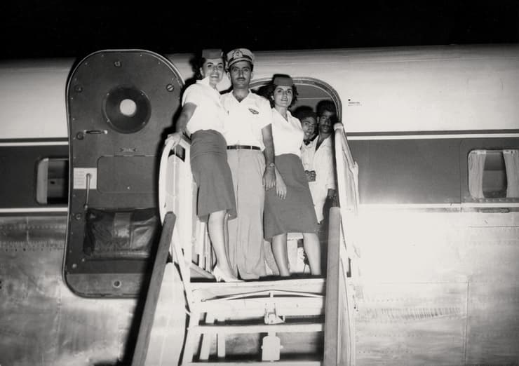 דיילות וטייס של חברת אייר ג'ורדן, בשנות ה-50