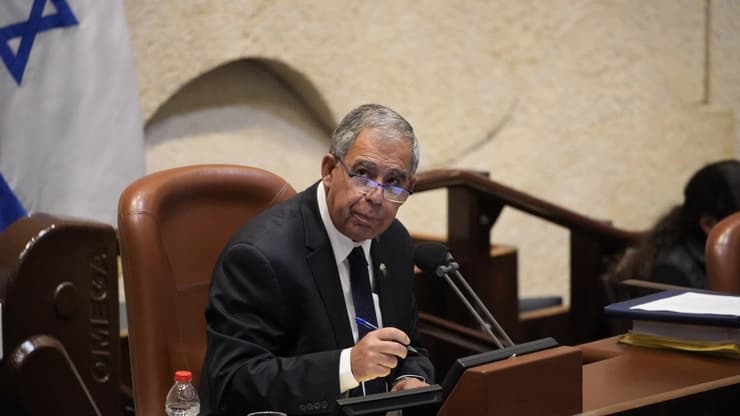 יו"ר הכנסת מיקי לוי בהצבעה על תקציב 2022