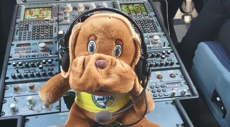 הקמע של מכבי ת"א בתא הטייס