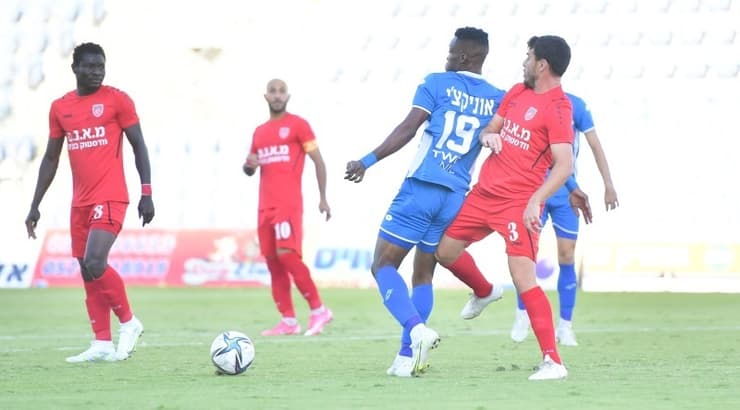 פיטר אוניקצ'י מול יוגב לרמן