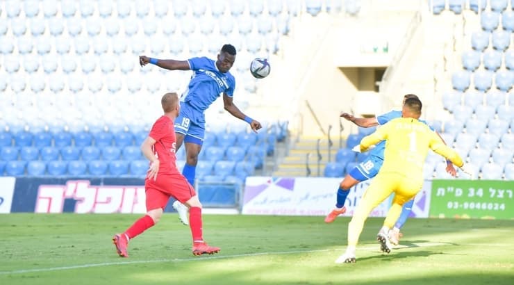 פיטר אוניקצ'י כובש