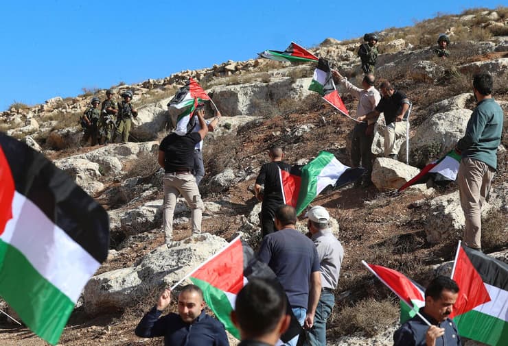 עימותים בין פלסטינים לחיילי צה''ל סמוך לשכם