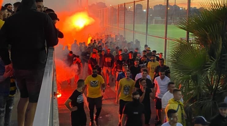 אוהדי מכבי ת"א בקריית שלום (רדאד ג'בארה) אוהדי מכבי ת"א בקריית שלום