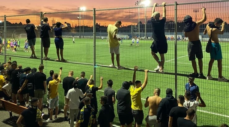 אוהדי מכבי ת"א בקריית שלום (רדאד ג'בארה) אוהדי מכבי ת"א בקריית שלום