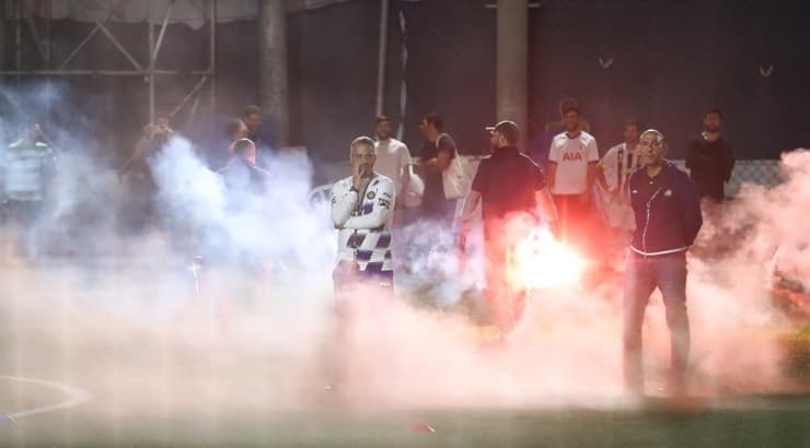 אוהדי מכבי בטירוף לפני הדרבי (רדאד ג'בארה) אוהדי מכבי בטירוף לפני הדרבי