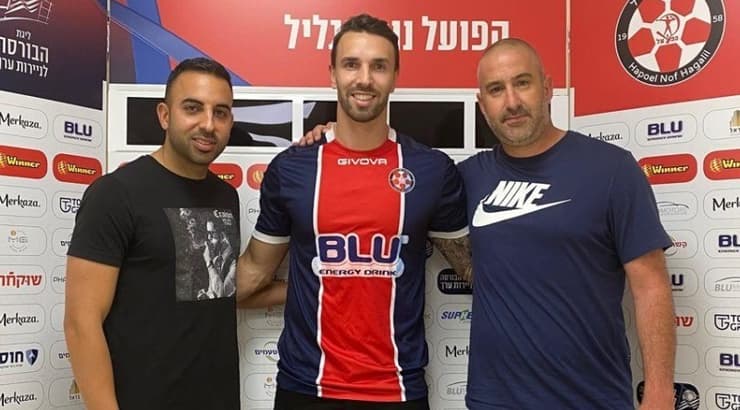 שרון סויסה, גוטיירי טומלין וינון בטוביה במעמד החתימה (באדיבות נוף הגליל) שרון סויסה, גוטיירי טומלין וינון בטוביה במעמד החתימה