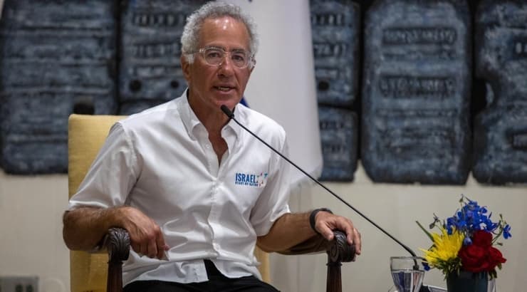 סילבן אדאמס (אורן בן חקון) סילבן אדאמס