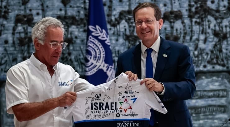 יצחק הרצוג וסילבן אדאמס (אורן בן חקון) יצחק הרצוג וסילבן אדאמס