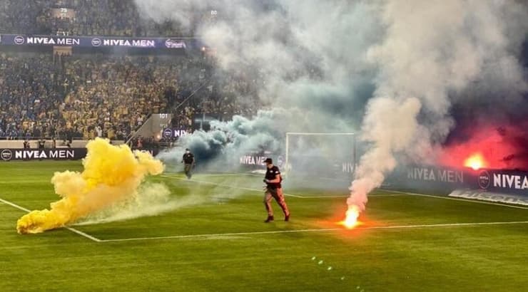 אבוקות ביציעים (רז אמיר) אבוקות ביציעים