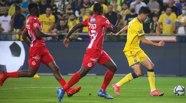 סטיפה פריצה עם הכדור (איציק בלניצקי) סטיפה פריצה עם הכדור