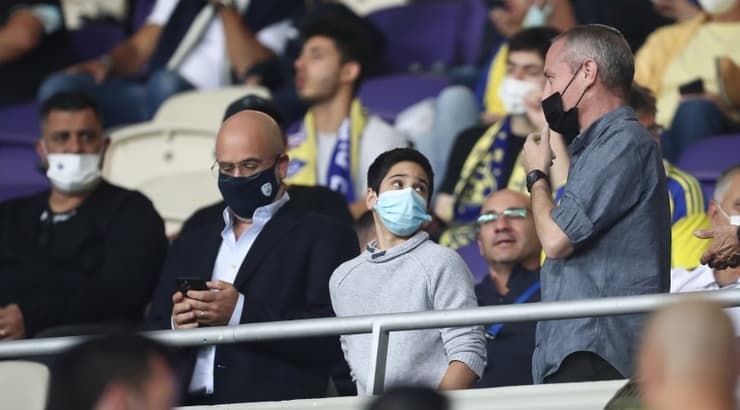 שר התרבות והספורט, חילי טרופר, ביציע (רדאד ג'בארה) שר התרבות והספורט, חילי טרופר, ביציע