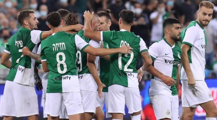 שחקני מכבי חיפה חוגגים (עמרי שטיין) שחקני מכבי חיפה חוגגים