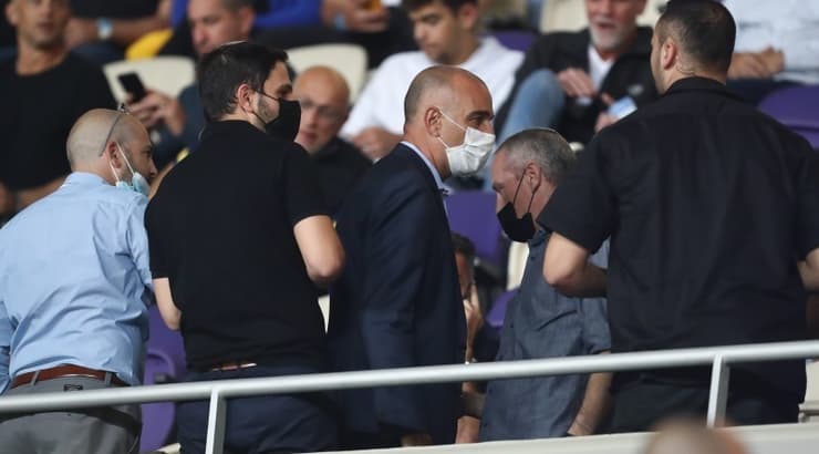 ארז כלפון ביציע (רדאד ג'בארה) ארז כלפון ביציע