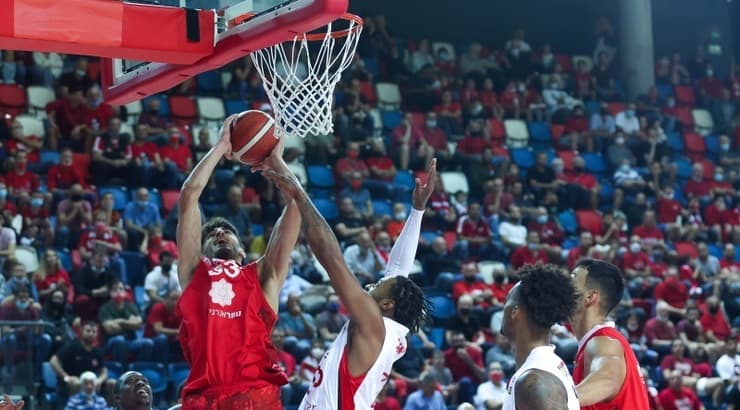 גבי צ'צ'אשווילי עולה לסל (שחר גרוס) גבי צ'צ'אשווילי עולה לסל