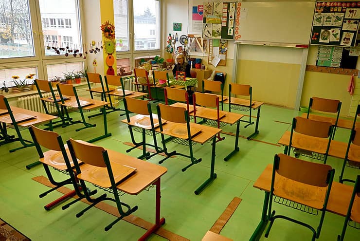 קורונה סלובקיה שיעור מרחוק בית ספר הגבלות על חצי מדינה