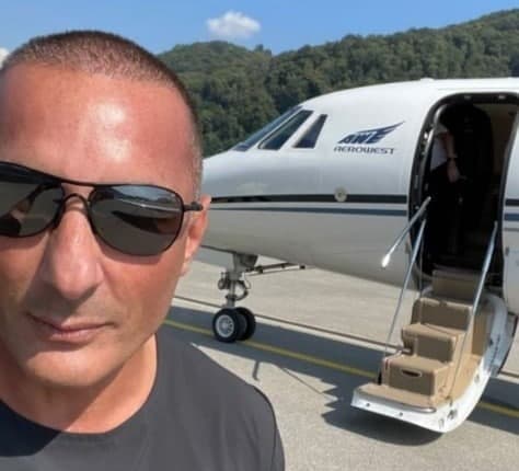 גבריאל אבוטבול אלון עם מטוס פרטי