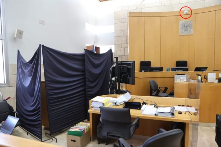 המצלמה בבית המשפט מוסתרת בעקבות עדותו של המדובב של רומן זדורוב