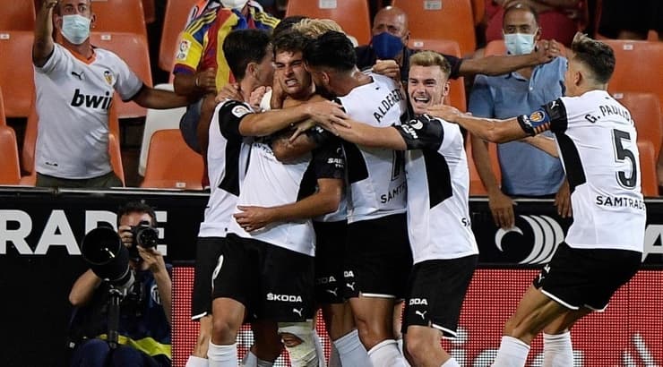 שחקני ולנסיה חוגגים