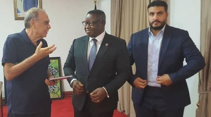 אברהם גרנט במפגש עם ג'וליוס מאדה ביו