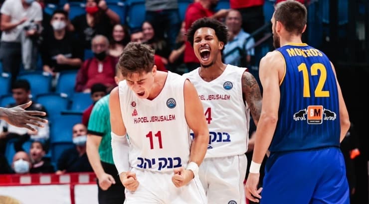 אדם אריאל בטירוף (אורן בן חקון) אדם אריאל בטירוף