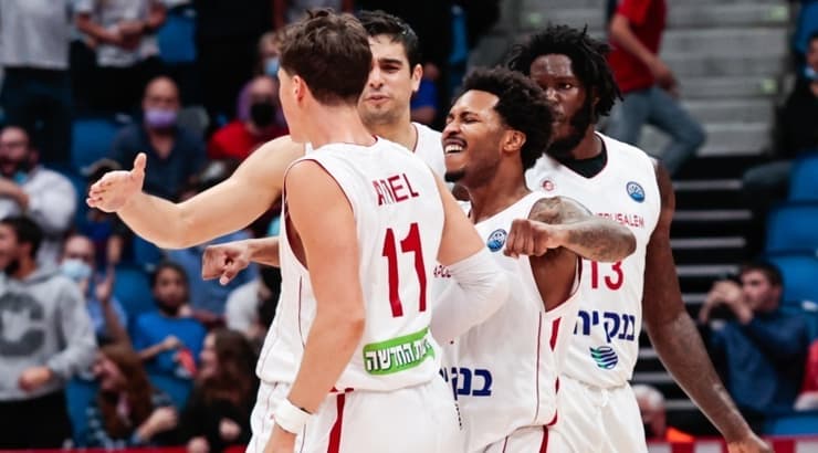 שחקני הפועל ירושלים מרוצים