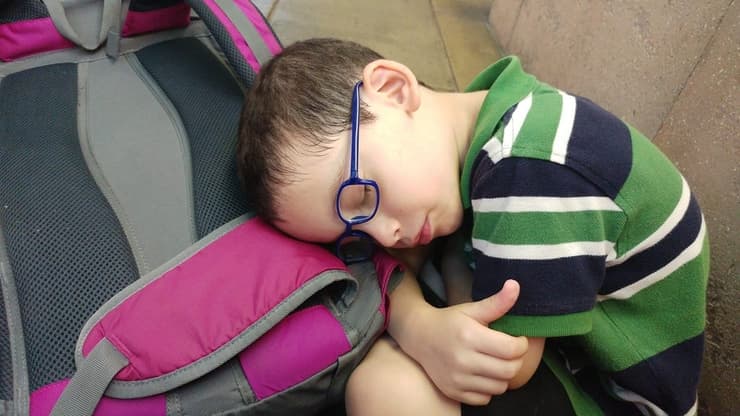 איתן בן החמש נרדם דווקא בדיסני בטוקיו