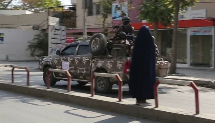 לוחמי טליבאן מבעד לרעלה 