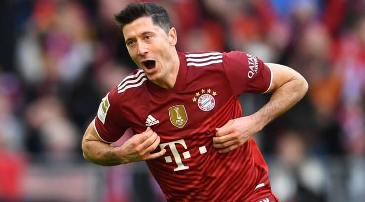 רוברט לבנדובסקי חוגג (רויטרס) רוברט לבנדובסקי חוגג