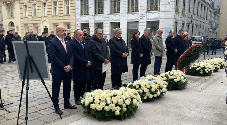 ד"ר נחמן שי ואורן חסון עם בכירים מההתאחדות האוסטרית (ההתאחדות לכדורגל) ד"ר נחמן שי ואורן חסון עם בכירים מההתאחדות האוסטרית