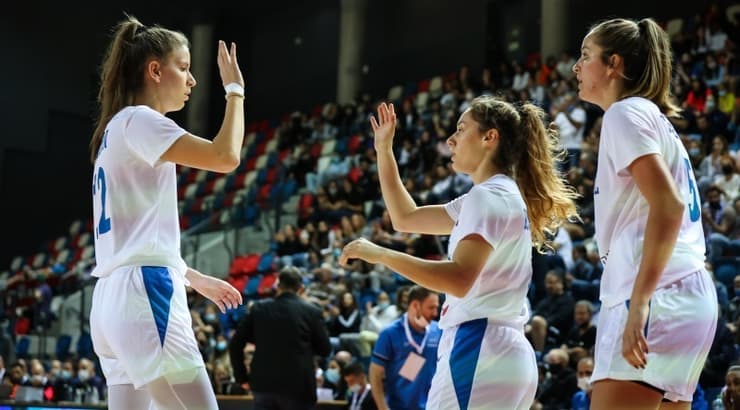 שחקניות נבחרת ישראל חוגגות (איציק בלניצקי) שחקניות נבחרת ישראל חוגגות