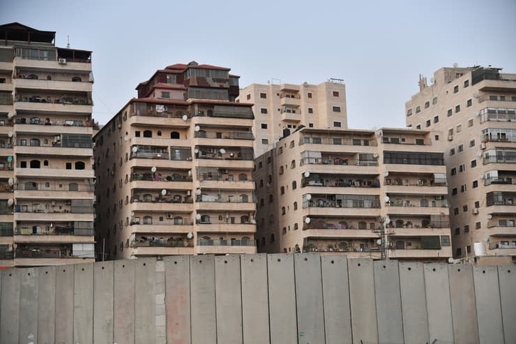 גדר ההפרדה באזור שועפט. "הדרך לטיפת חלב בלתי נסבלת" (צילום: יואב דודקביץ') שועפאט