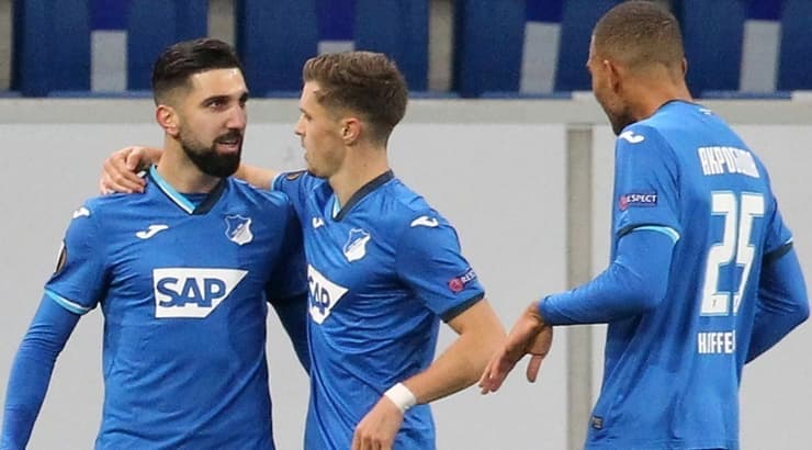 מונס דאבור חוגג עם כריסטוף באומגארטנר. הקשר ינקום בנבחרת ישראל?